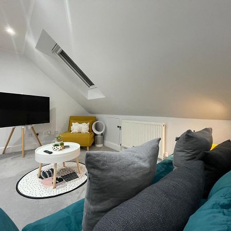 Unique Luxury Detached Apartment In Windsor That Sleeps 4 Exteriör bild
