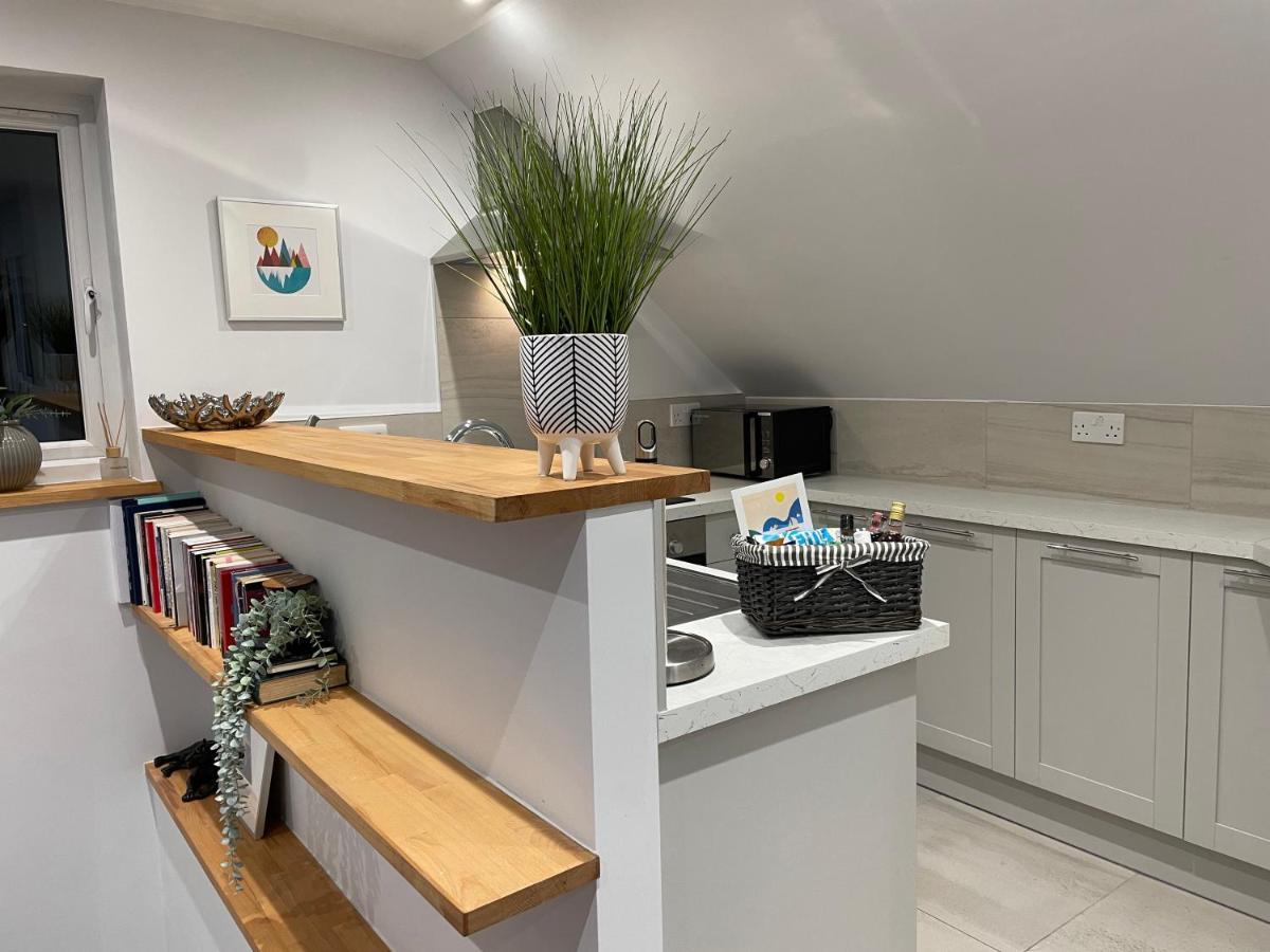 Unique Luxury Detached Apartment In Windsor That Sleeps 4 Exteriör bild