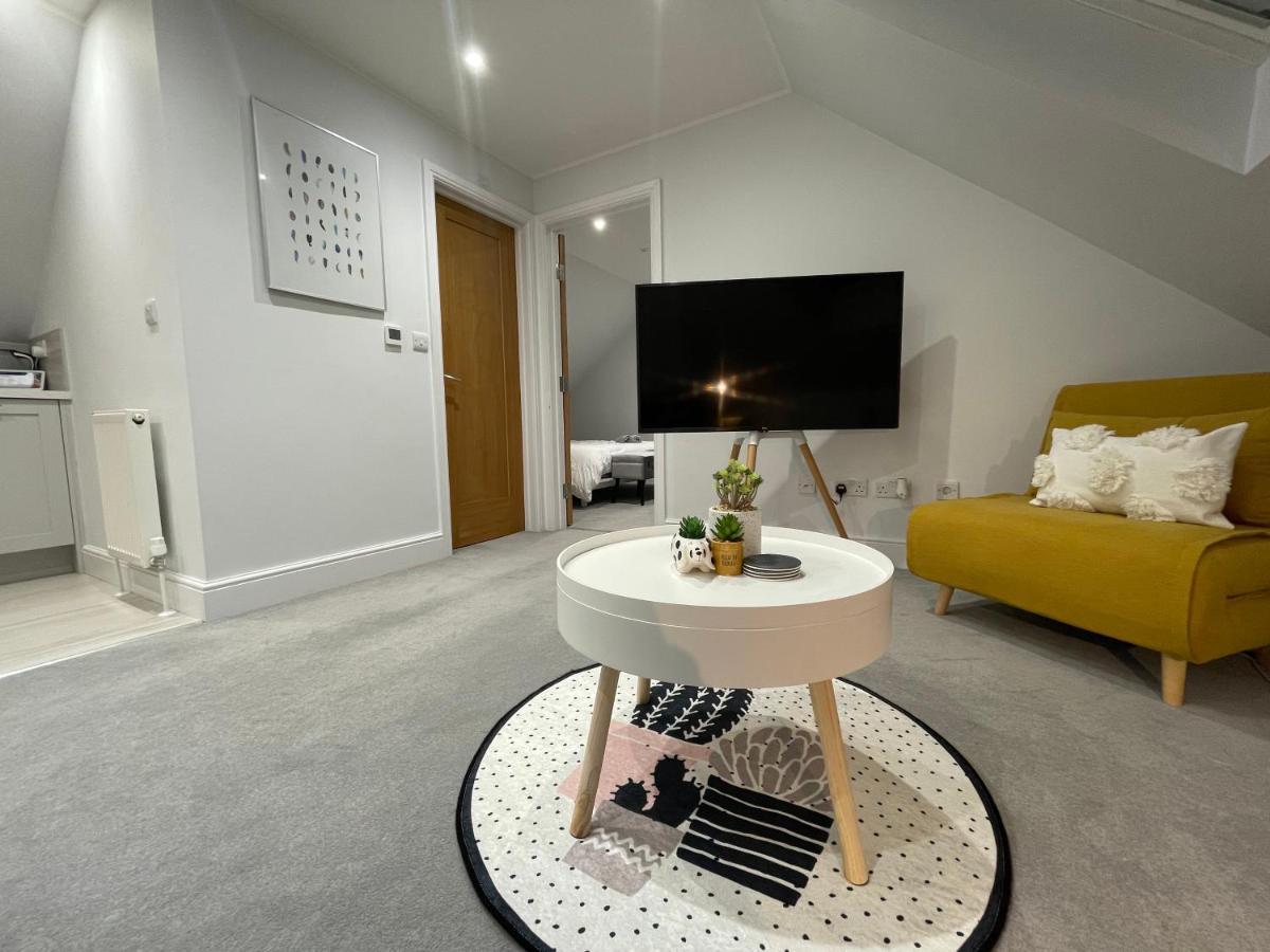 Unique Luxury Detached Apartment In Windsor That Sleeps 4 Exteriör bild