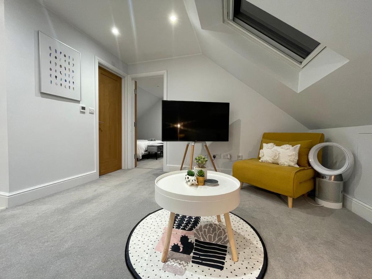 Unique Luxury Detached Apartment In Windsor That Sleeps 4 Exteriör bild