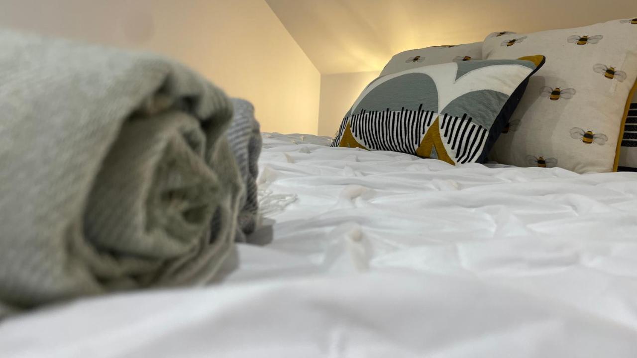Unique Luxury Detached Apartment In Windsor That Sleeps 4 Exteriör bild