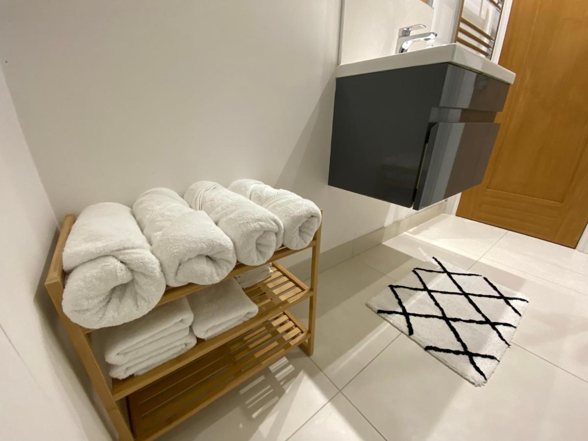 Unique Luxury Detached Apartment In Windsor That Sleeps 4 Exteriör bild