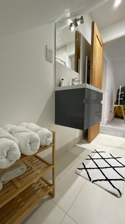 Unique Luxury Detached Apartment In Windsor That Sleeps 4 Exteriör bild