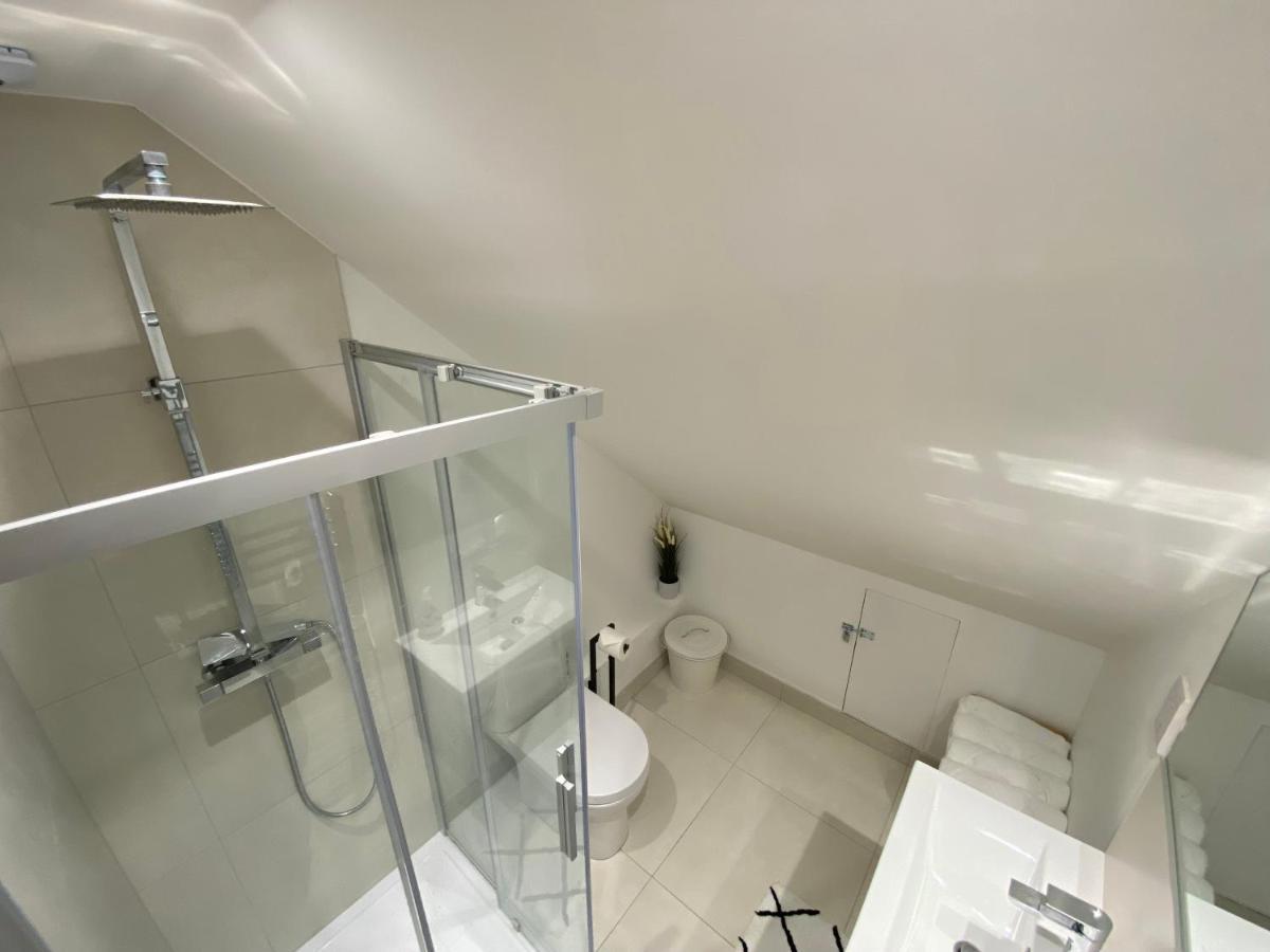 Unique Luxury Detached Apartment In Windsor That Sleeps 4 Exteriör bild