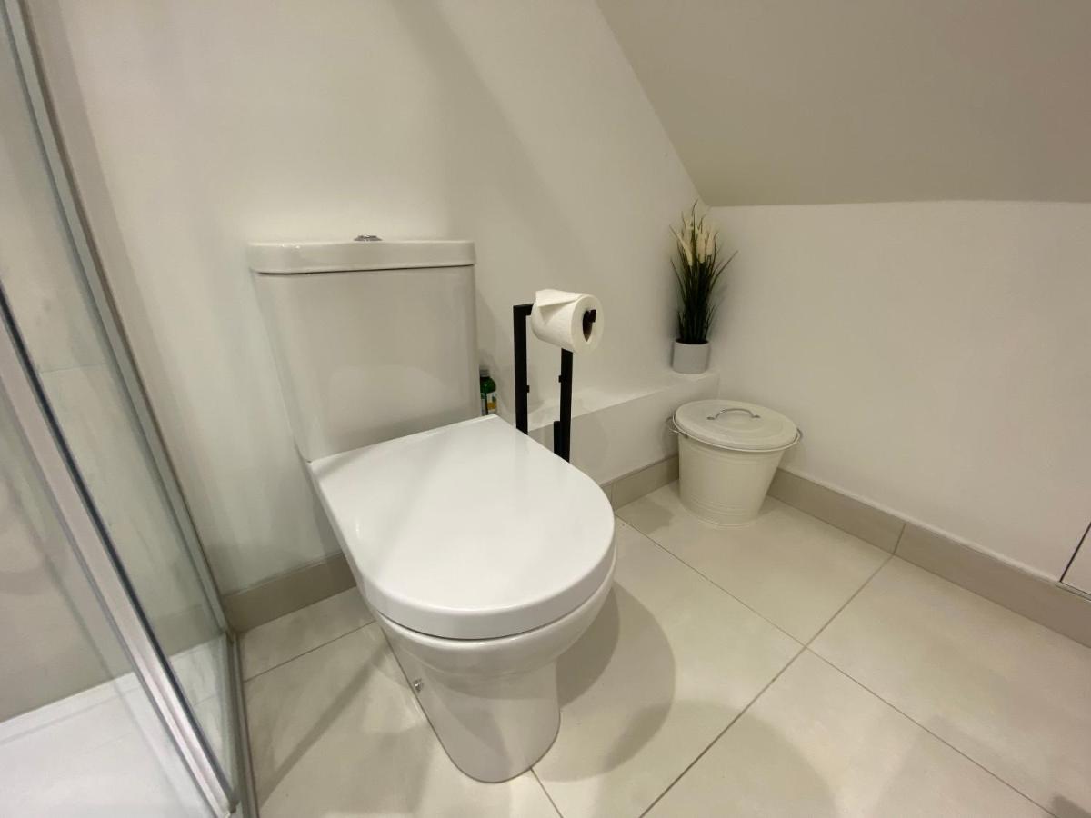 Unique Luxury Detached Apartment In Windsor That Sleeps 4 Exteriör bild