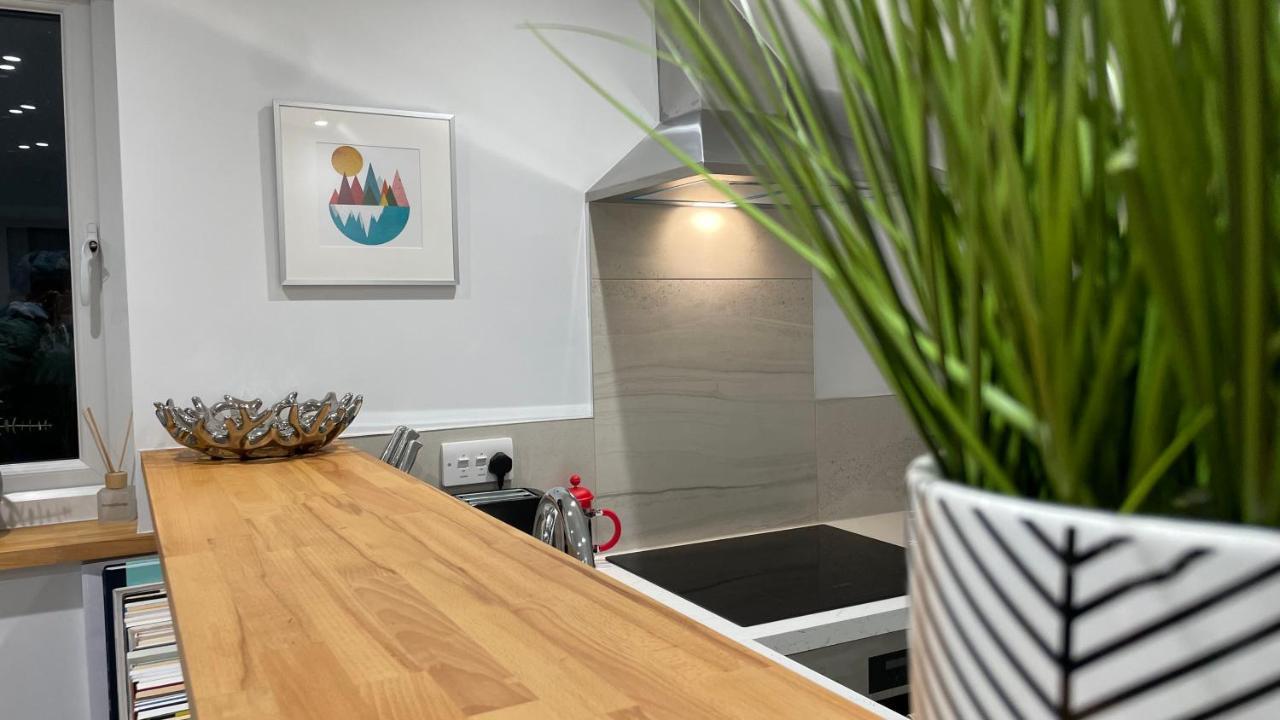 Unique Luxury Detached Apartment In Windsor That Sleeps 4 Exteriör bild