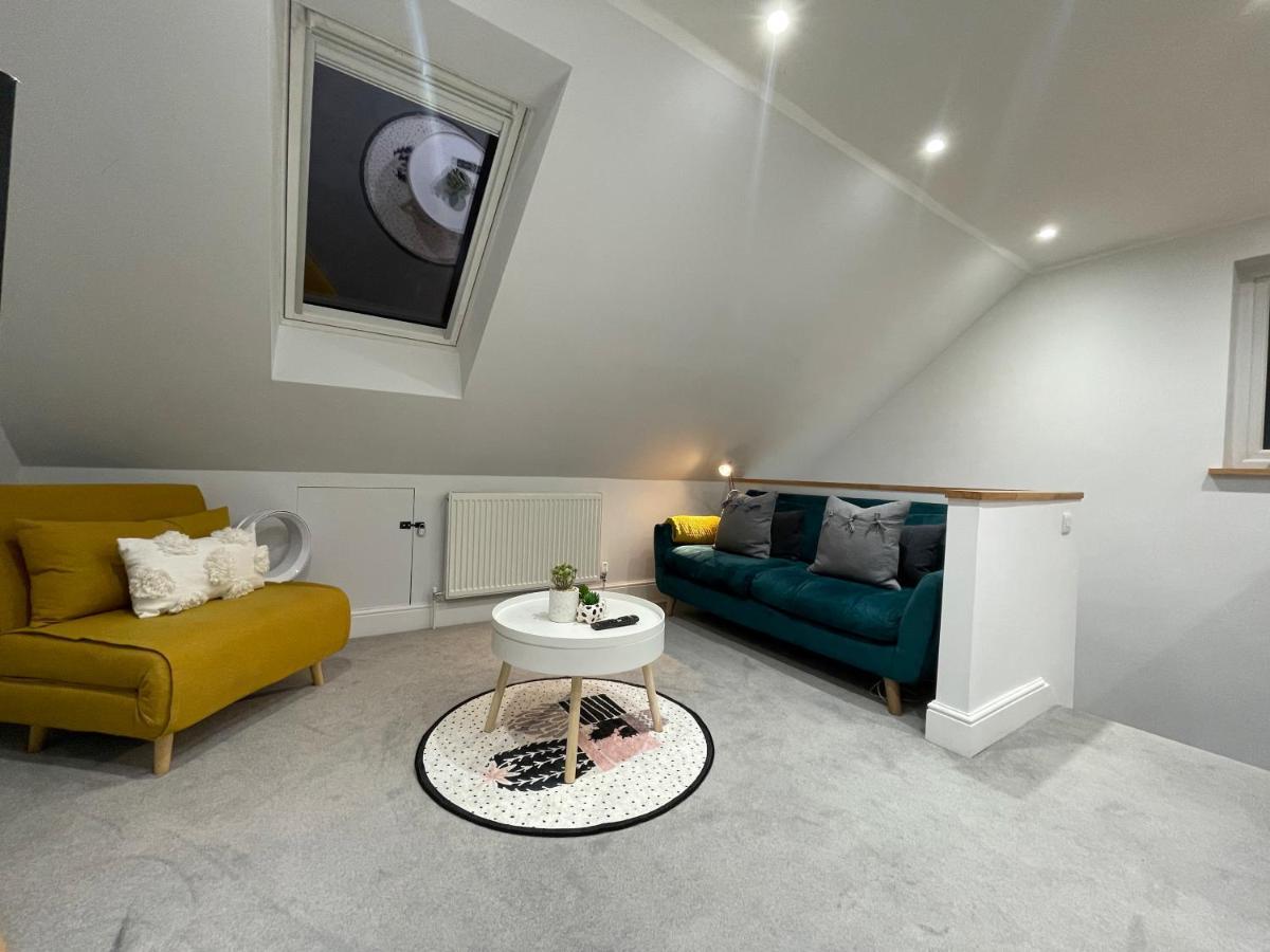 Unique Luxury Detached Apartment In Windsor That Sleeps 4 Exteriör bild