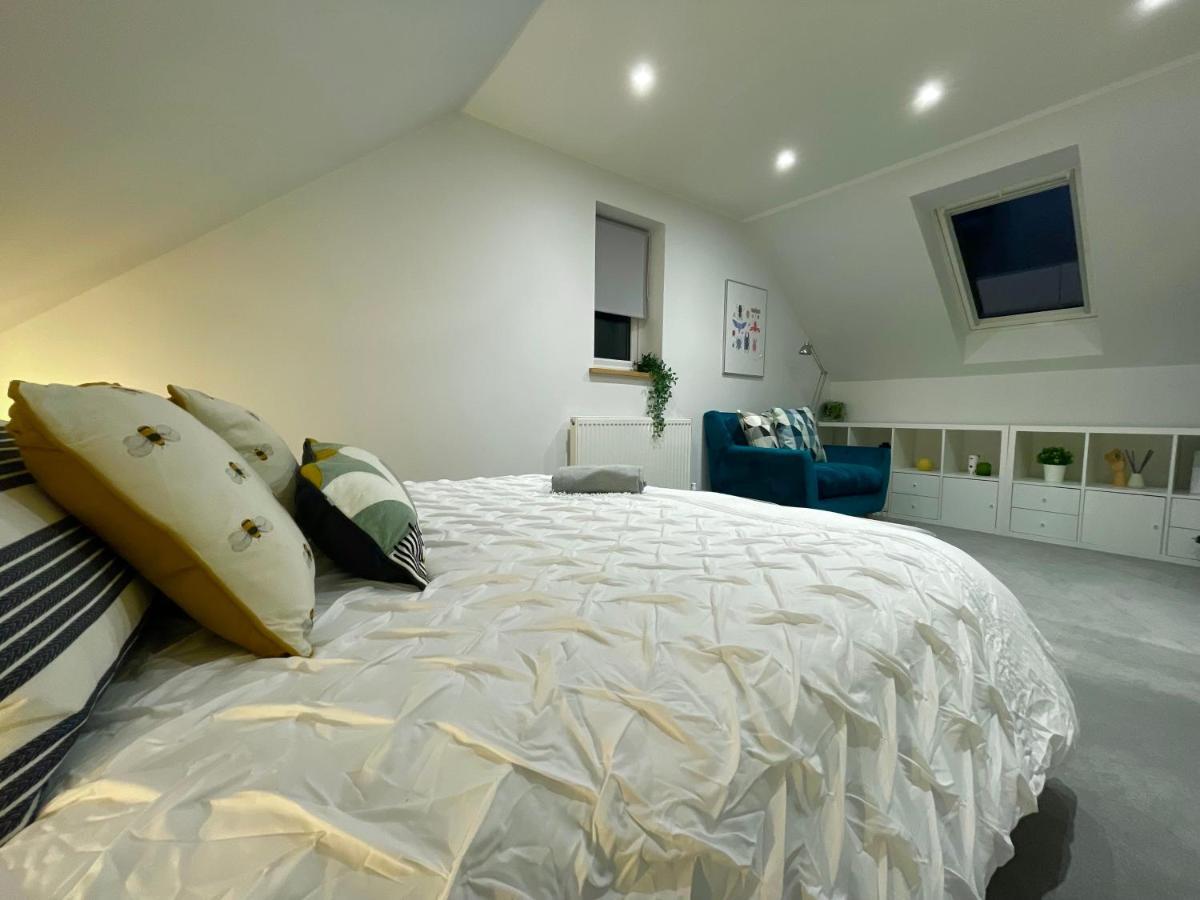 Unique Luxury Detached Apartment In Windsor That Sleeps 4 Exteriör bild